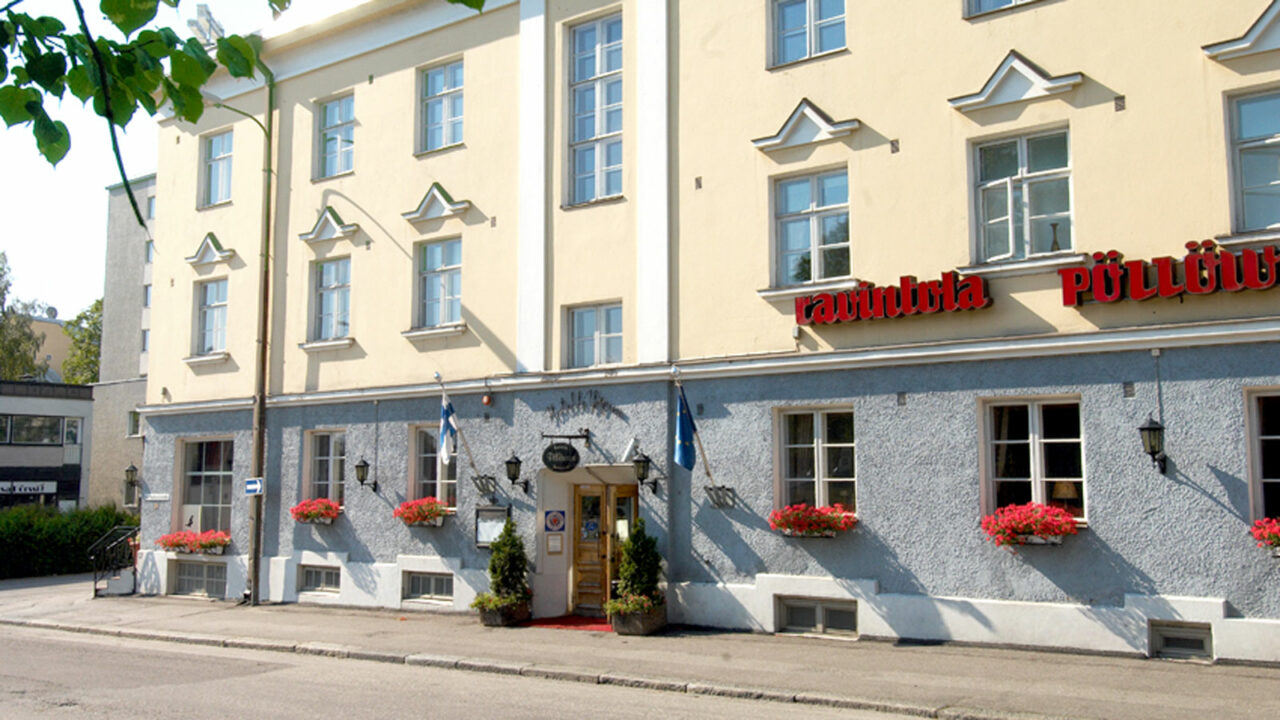 Hotelli Yöpuun rakennus.
