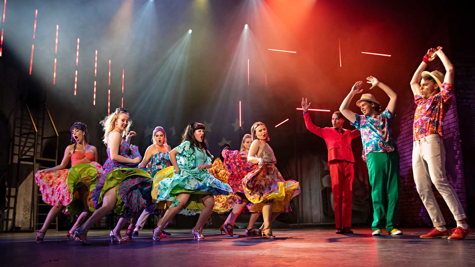 Actresses and actors at the stage of the Jyväskylä City Theatre