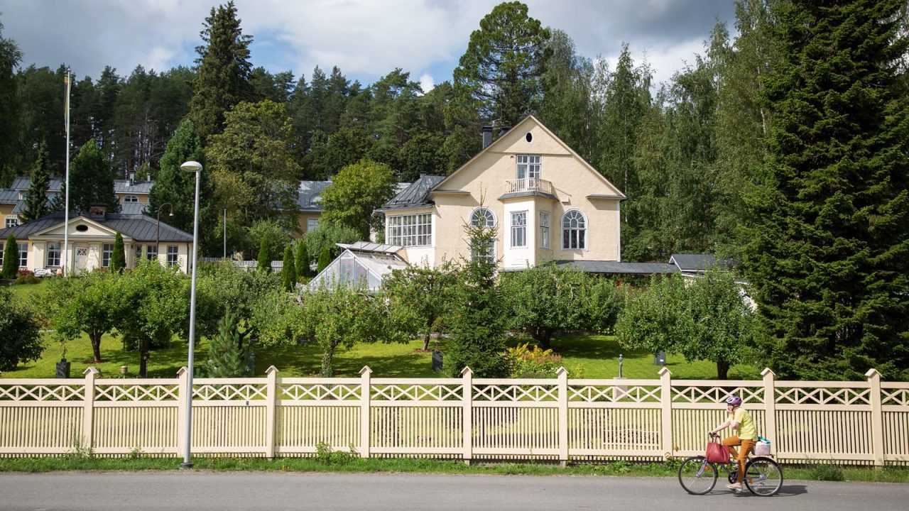 Guided Wivi Lönn & Hanna Parviainen Walking Tour in Säynätsalo