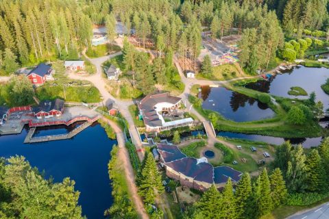 Ilmakuva Puuhapuisto Veijarista kesällä