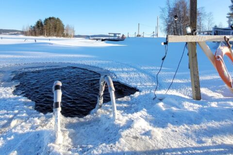 Hole in the ice on a sunny day at Juurikkasaari.