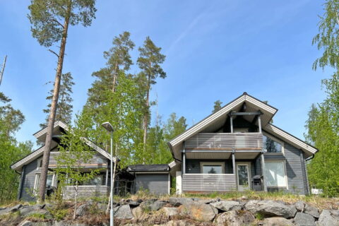 Cabins at the top of Riihivuori in summer in Muurame.