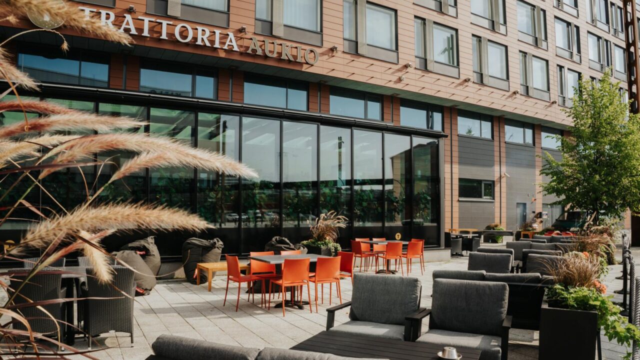 Trattoria Aukion terassi.