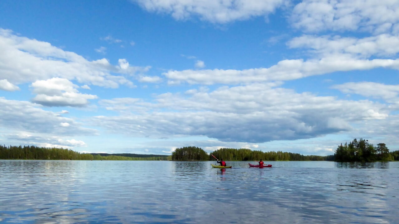 Paddlers on the lake along the Wanha Witonen paddling route.