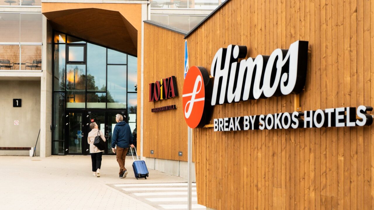 Break Sokos Hotel Himoksen julkisivu ja logo.