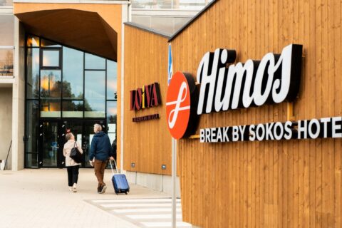 Break Sokos Hotel Himoksen julkisivu ja logo.
