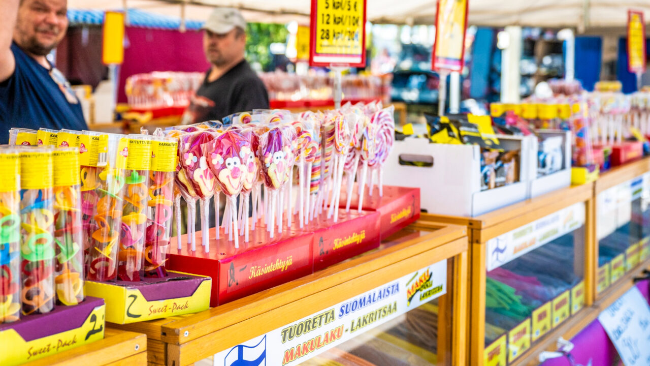 A candy shop at Konnevesi market.