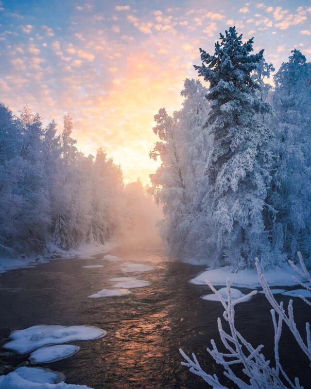 Chasing sunrises and sunsets in the Jyväskylä Region. The sky transforms into a canvas of colors during the morning and the evening. Don't miss out on the magical moments. Tag #visitjyvaskylaregion and we will share your photos!

📸: @jukkapaa